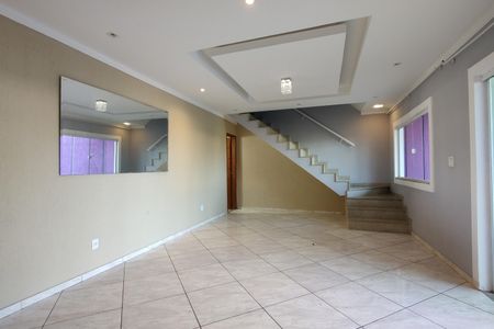 Casa de condomínio para alugar com 247m², 4 quartos e 2 vagas Casa de condomínio para alugar com 247m², 4 quartos e 2 vagasSala