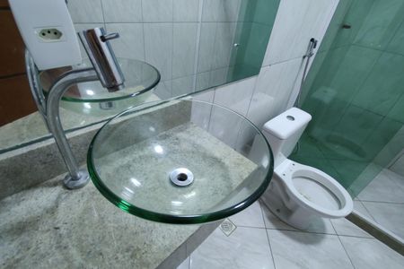 Casa de condomínio para alugar com 247m², 4 quartos e 2 vagas Casa de condomínio para alugar com 247m², 4 quartos e 2 vagasBanheiro Social 2