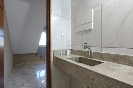Banheiro Social de casa de condomínio para alugar com 4 quartos, 247m² em Taquara, Rio de Janeiro