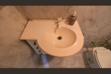 Casa de condomínio para alugar com 140m², 4 quartos e 2 vagasBanheiro da Suíte 1