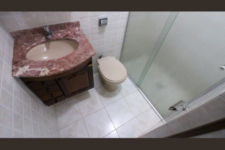 Casa de condomínio para alugar com 140m², 4 quartos e 2 vagasBanheiro da Suíte 2