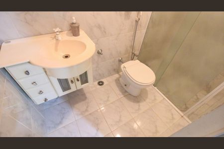 Casa de condomínio para alugar com 140m², 4 quartos e 2 vagasBanheiro da Suíte 1