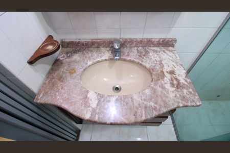 Casa de condomínio para alugar com 140m², 4 quartos e 2 vagasBanheiro 