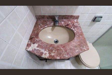 Casa de condomínio para alugar com 140m², 4 quartos e 2 vagasBanheiro da Suíte 2