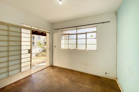 Casa à venda com 300m², 2 quartos e 2 vagasSala