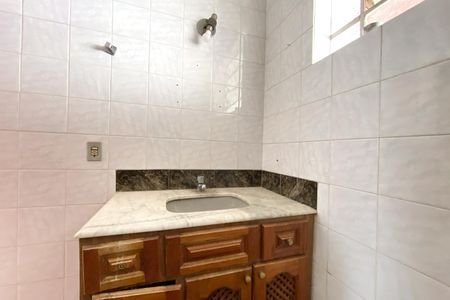 Casa à venda com 300m², 2 quartos e 2 vagasBanheiro