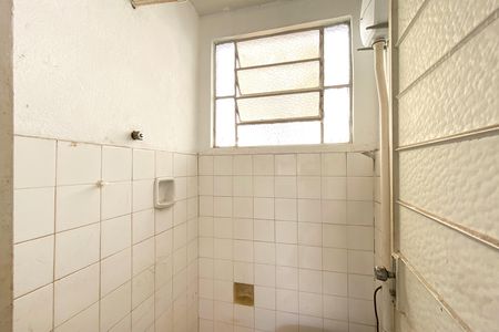 Casa à venda com 300m², 2 quartos e 2 vagasBanheiro de serviço