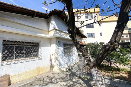 Casa à venda com 300m², 2 quartos e 2 vagasFachada interna