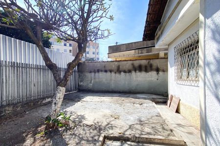 Casa à venda com 300m², 2 quartos e 2 vagasFrente