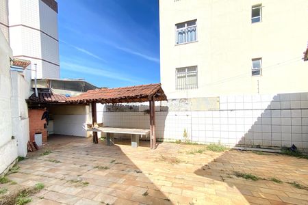 Casa à venda com 300m², 2 quartos e 2 vagasQuintal