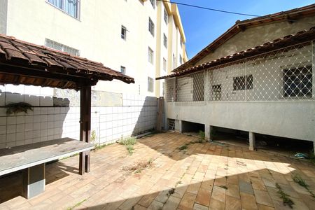 Casa à venda com 300m², 2 quartos e 2 vagasQuintal