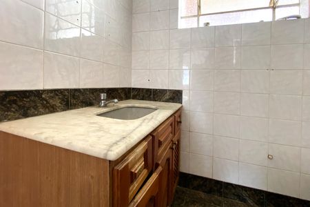 Casa à venda com 300m², 2 quartos e 2 vagasBanheiro