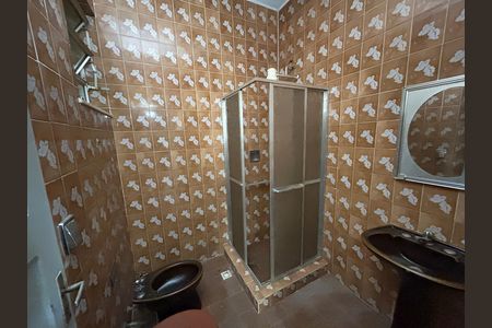 Casa à venda com 230m², 3 quartos e 2 vagasBanheiro
