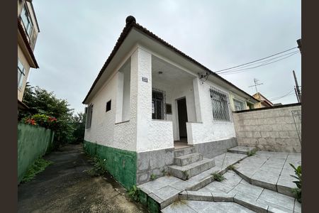 Casa à venda com 230m², 3 quartos e 2 vagasFachada