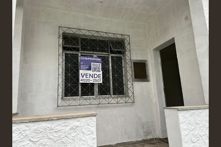 Casa à venda com 230m², 3 quartos e 2 vagasFachada + placa