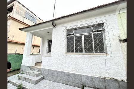 Casa à venda com 230m², 3 quartos e 2 vagasFachada