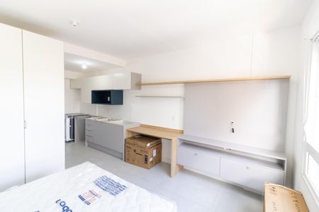 Sala/Quarto de kitnet/studio à venda com 1 quarto, 27m² em Partenon, Porto Alegre