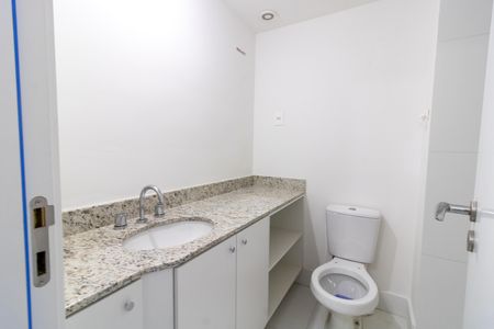 Banheiro de kitnet/studio à venda com 1 quarto, 27m² em Partenon, Porto Alegre