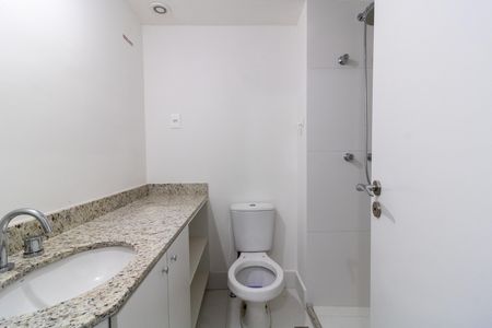 Banheiro de kitnet/studio à venda com 1 quarto, 27m² em Partenon, Porto Alegre