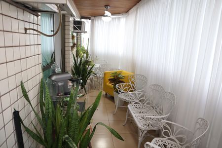 Apartamento à venda com 80m², 2 quartos e 2 vagasVARANDA