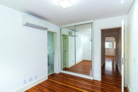 Apartamento para alugar com 223m², 4 quartos e 2 vagasSuíte 2