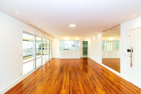 Apartamento para alugar com 4 quartos, 223m² em Jardim Marajoara, São Paulo
