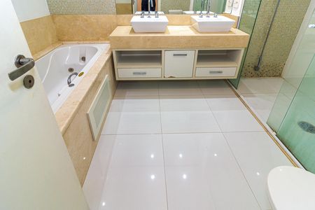 Apartamento para alugar com 223m², 4 quartos e 2 vagasBanheiro da Suíte Master