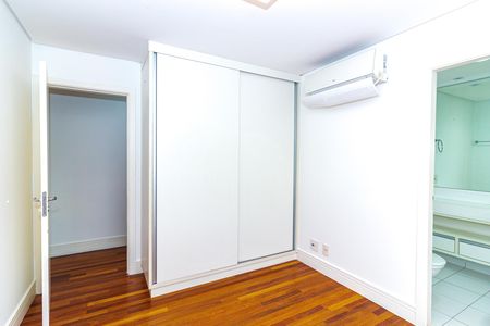 Apartamento para alugar com 223m², 4 quartos e 2 vagasSuíte 1
