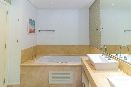Apartamento para alugar com 223m², 4 quartos e 2 vagasBanheiro da Suíte Master