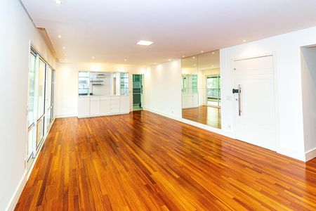 Apartamento para alugar com 223m², 4 quartos e 2 vagasSala
