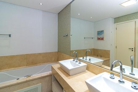 Apartamento para alugar com 223m², 4 quartos e 2 vagasBanheiro da Suíte Master