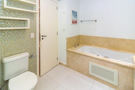 Apartamento para alugar com 223m², 4 quartos e 2 vagasBanheiro da Suíte Master