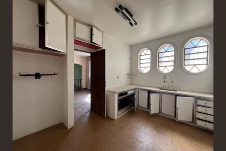 Casa para alugar com 214m², 4 quartos e 4 vagas Casa para alugar com 214m², 4 quartos e 4 vagasCozinha