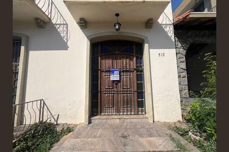 Casa para alugar com 214m², 4 quartos e 4 vagas Casa para alugar com 214m², 4 quartos e 4 vagasFachada