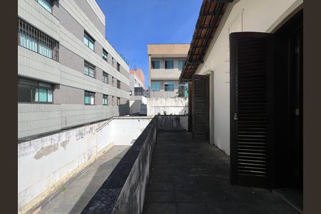 Vista de casa para alugar com 4 quartos, 214m² em São José, Belo Horizonte