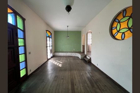 Casa para alugar com 214m², 4 quartos e 4 vagas Casa para alugar com 214m², 4 quartos e 4 vagasSala
