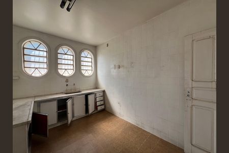Casa para alugar com 214m², 4 quartos e 4 vagas Casa para alugar com 214m², 4 quartos e 4 vagasCozinha