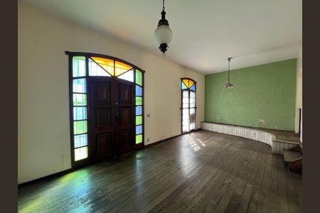 Casa para alugar com 214m², 4 quartos e 4 vagas Casa para alugar com 214m², 4 quartos e 4 vagasSala