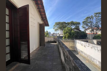 Casa para alugar com 214m², 4 quartos e 4 vagas Casa para alugar com 214m², 4 quartos e 4 vagasVaranda