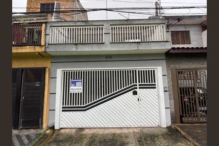 Casa para alugar com 190m², 2 quartos e 2 vagasFachada