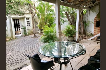 Casa à venda com 4 quartos, 304m² em Butantã, São Paulo