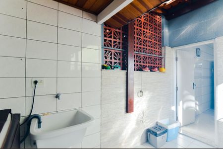 Casa para alugar com 70m², 2 quartos e 1 vagaÁrea de Serviço