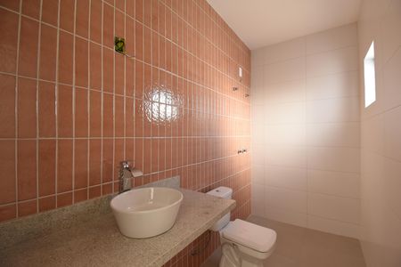 Casa de condomínio à venda com 152m², 3 quartos e 2 vagasBanheiro da Suíte 2