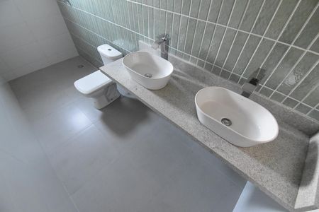 Casa de condomínio à venda com 152m², 3 quartos e 2 vagasBanheiro da Suíte