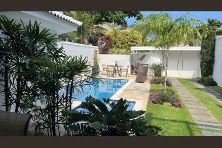 Casa de condomínio à venda com 367m², 4 quartos e 2 vagas