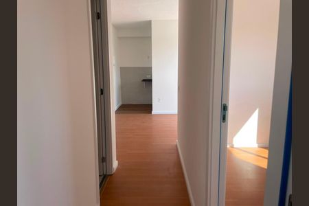 Corredor de apartamento para alugar com 2 quartos, 42m² em Irajá, Rio de Janeiro