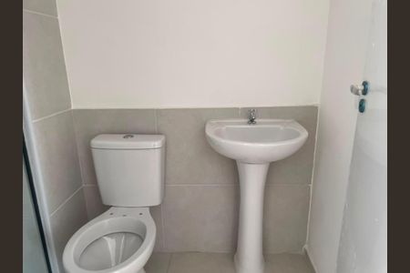Banheiro de apartamento para alugar com 2 quartos, 42m² em Irajá, Rio de Janeiro