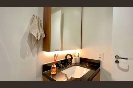 Banheiro da Suíte de apartamento para alugar com 1 quarto, 69m² em Sumaré, São Paulo
