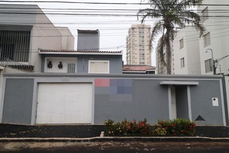 Casa para alugar com 250m², 3 quartos e 4 vagasFachada