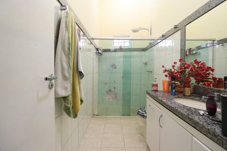 Casa para alugar com 250m², 3 quartos e 4 vagasBanheiro do Quarto 1